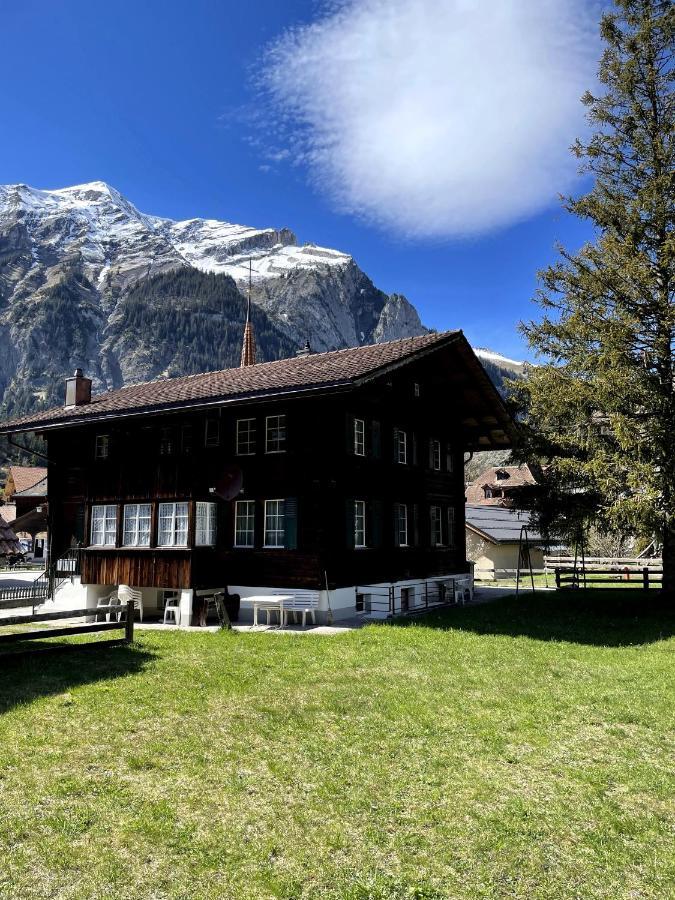 Familienferien Im Chalet Baergli 坎德施泰格 外观 照片